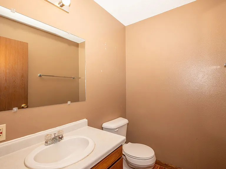 415 E Foster St — Photo 8