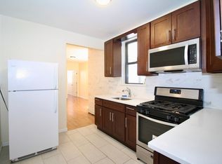 30-27 42nd St #2C, Astoria, NY 11103
