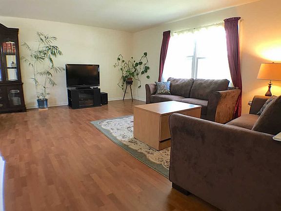 4th image of 1393 N King Edward Ct