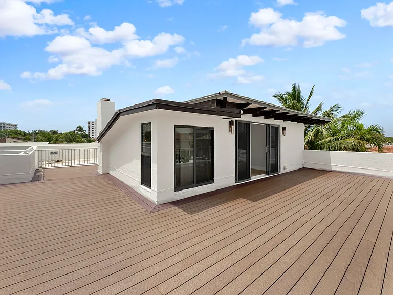 1121 Bel Air Dr #4 — Photo 32
