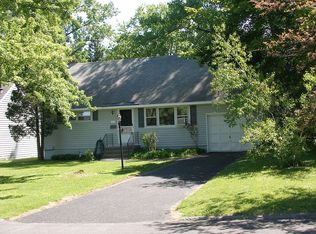 2262 Dean St, Niskayuna, NY 12309