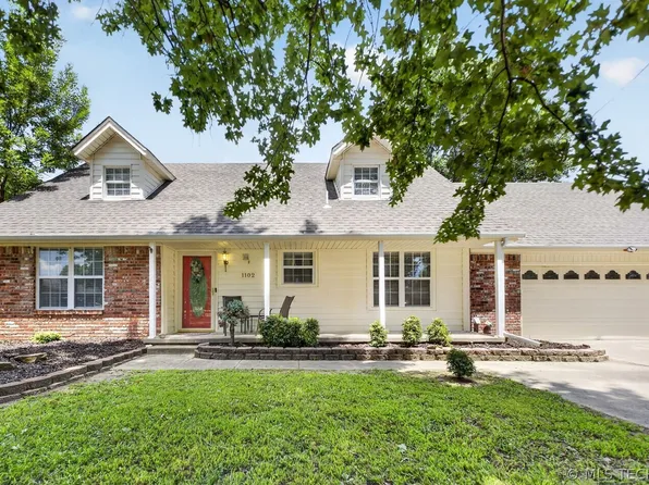 1102 W 20th St, Claremore, OK 74017
