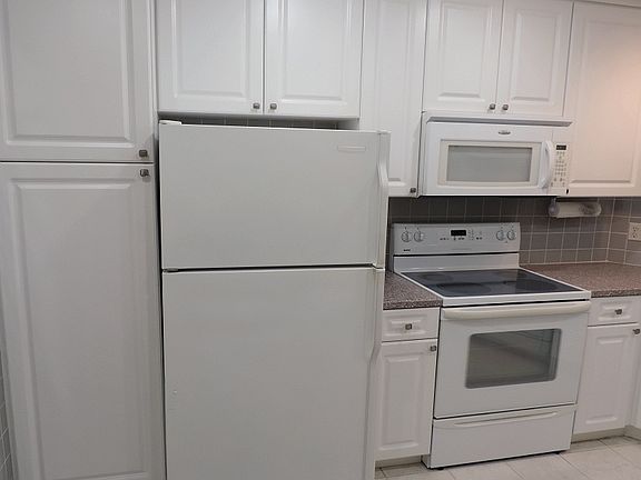 4th image of 1102 Cordova Grn