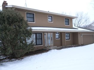 9275 Pierson Lake Dr, Chaska, MN 55318