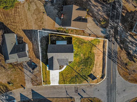 4th image of 100 Covington Ln