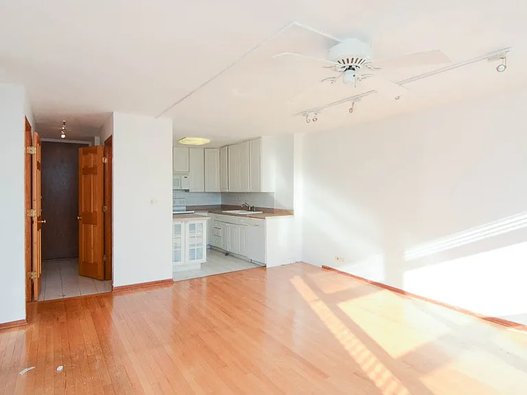 5100 N Marine Dr #J11 — Photo 11