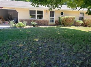2210 Carol Ln, Stevensville, MI 49127