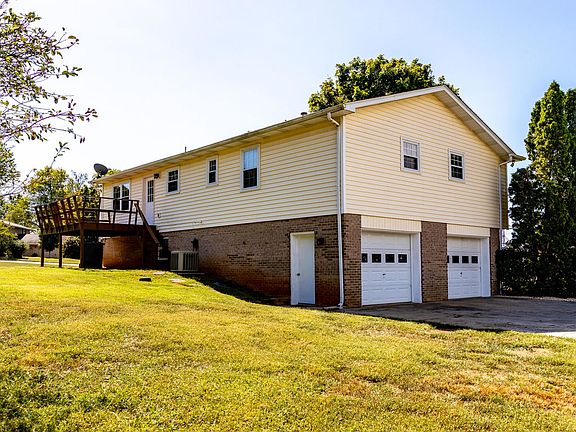 3rd image of 2931 Pueblo Ct