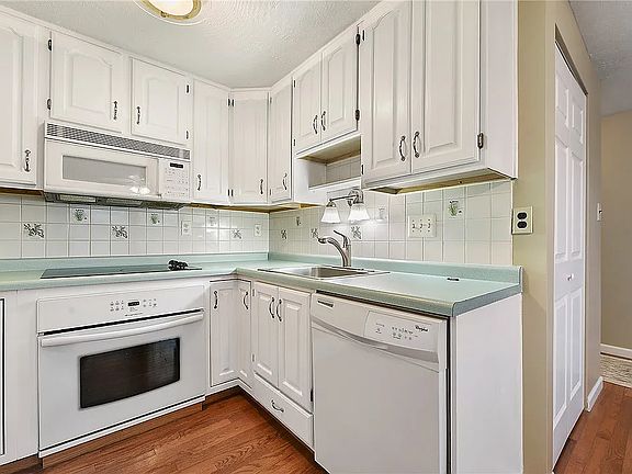 5th image of 806 Countryside Dr