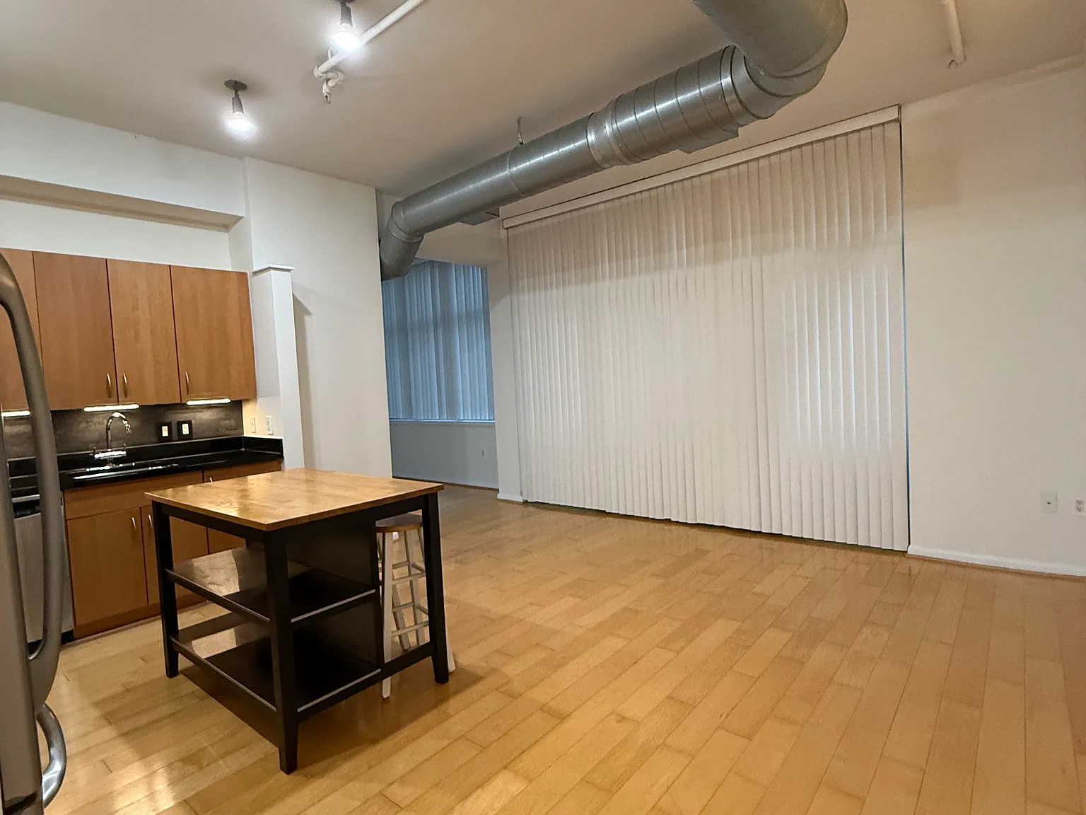 1 bed, 700 sqft, $2,300 — Photo 3
