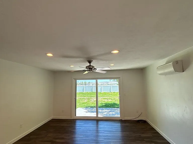 720 Kimberly Dr — Photo 2