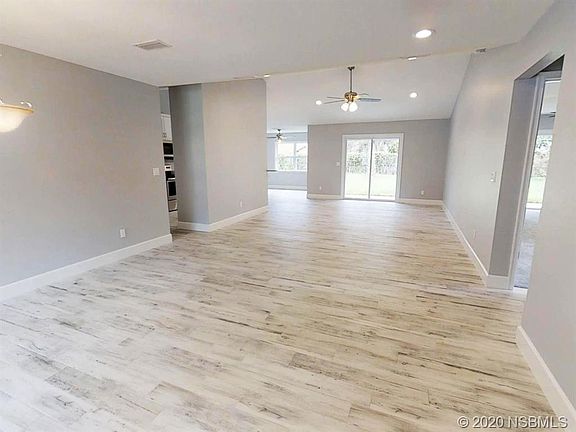 4th image of 2804 Victory Palm Dr