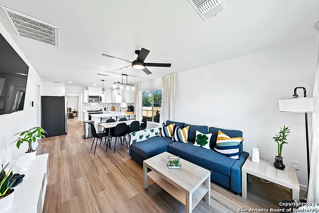 3 bed, 2.0 bath, 1400 sqft, $2,500 — Photo 1