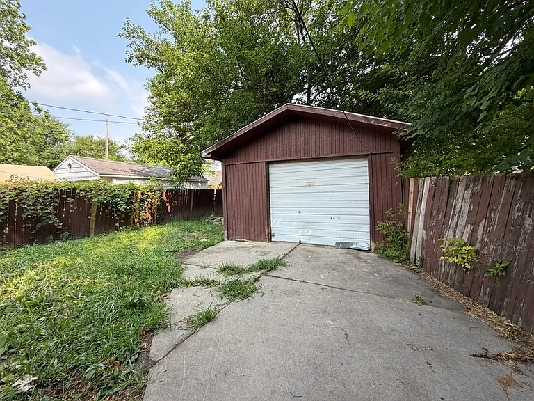 15819 Eastwood St — Photo 10