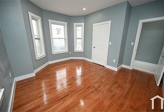 3rd image of 16 Greenwich St #1