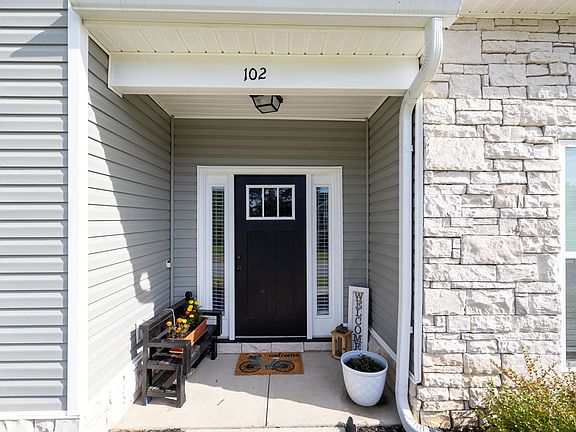 4th image of 102 Old Oak Dr