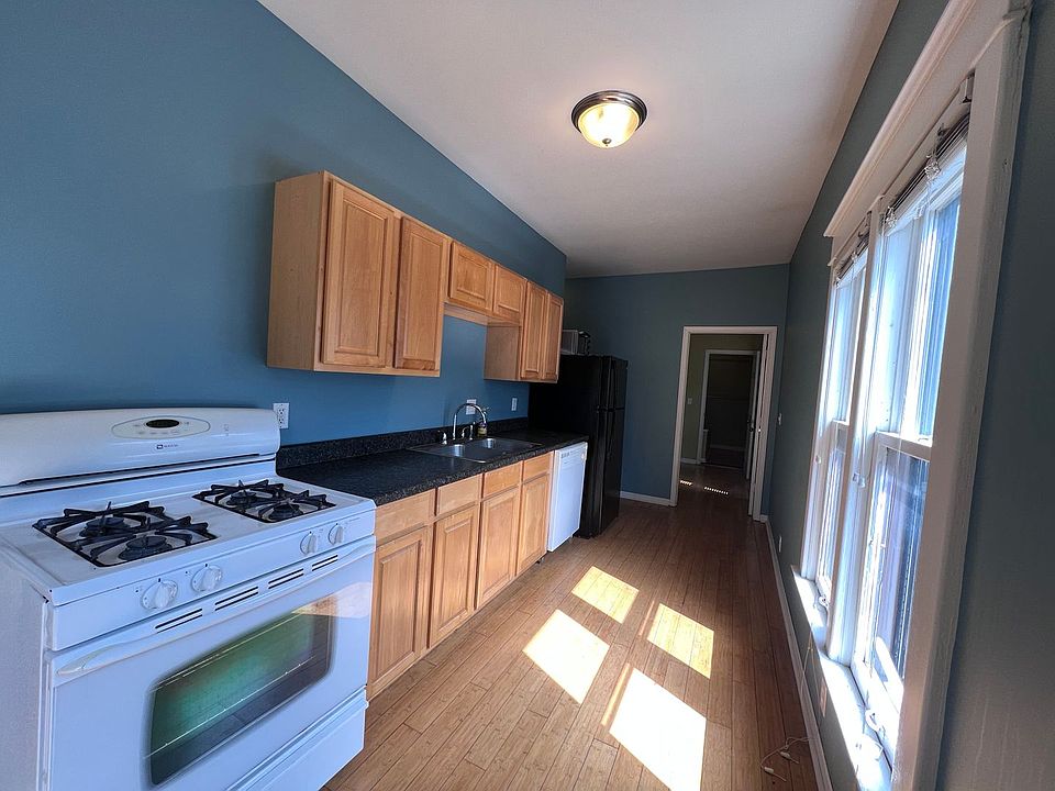1st image of 1005 Wealthy St SE