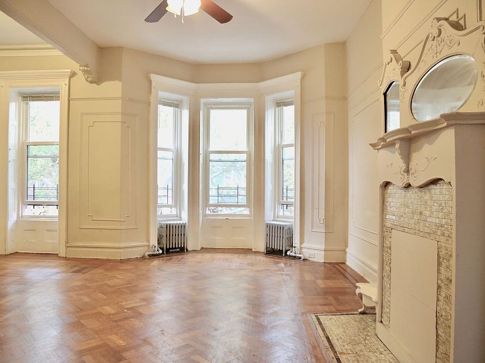 2nd image of 550 Putnam Ave #2