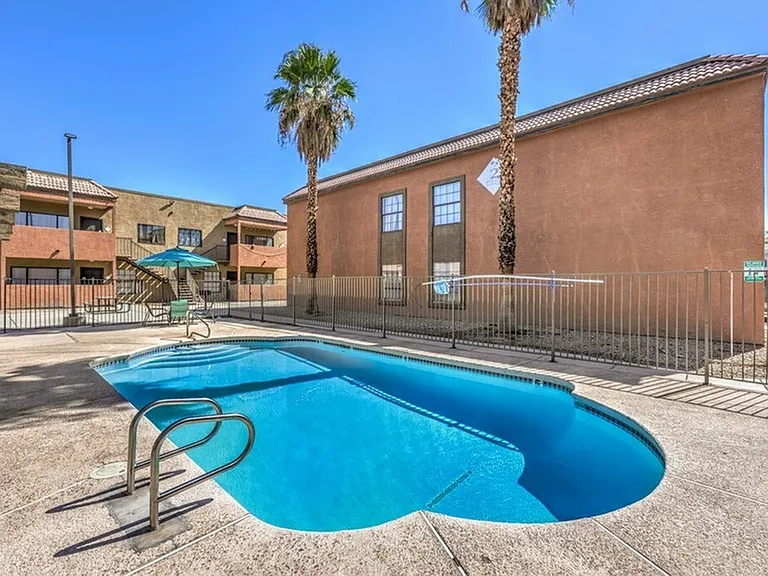 Saratoga Palms — Photo 69