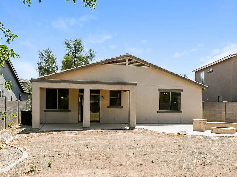 1062 E Nickleback St — Photo 16
