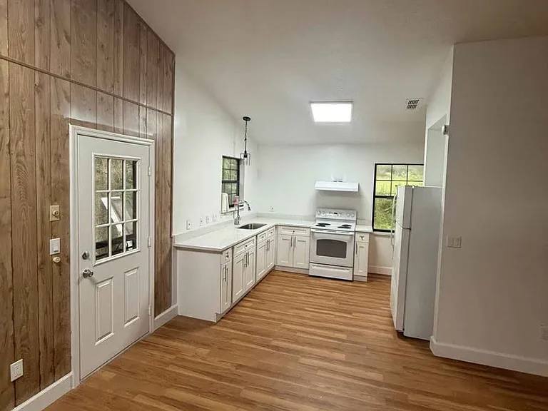 2230 Endsley Rd — Photo 15