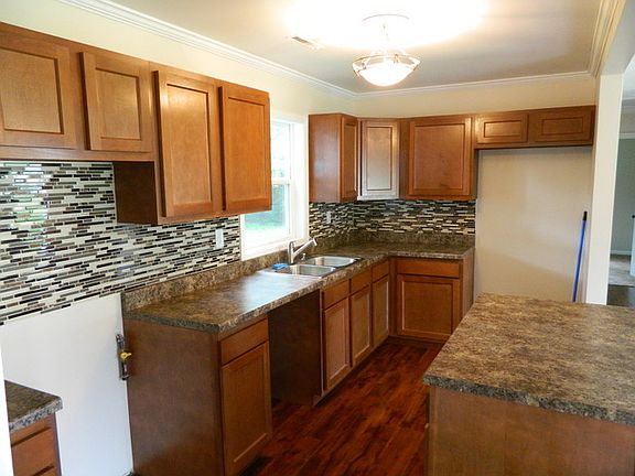 3rd image of 368 Birchwood Dr
