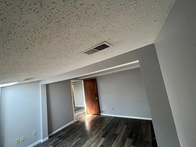 115 S 6th St — Photo 11
