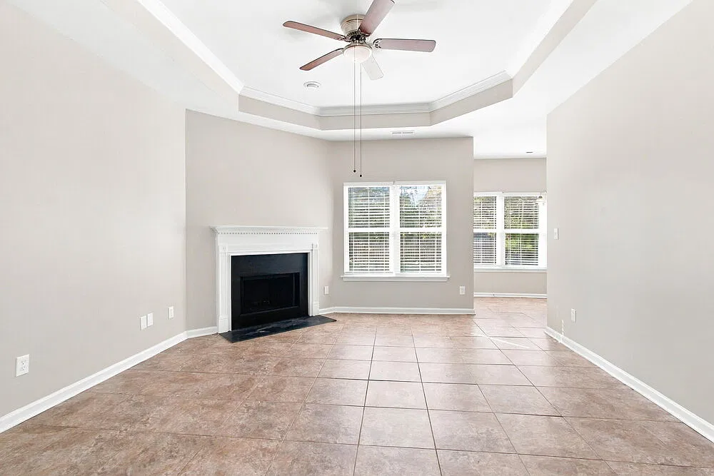 3 bed, 2.0 bath, 1160 sqft, $1,640 — Photo 3