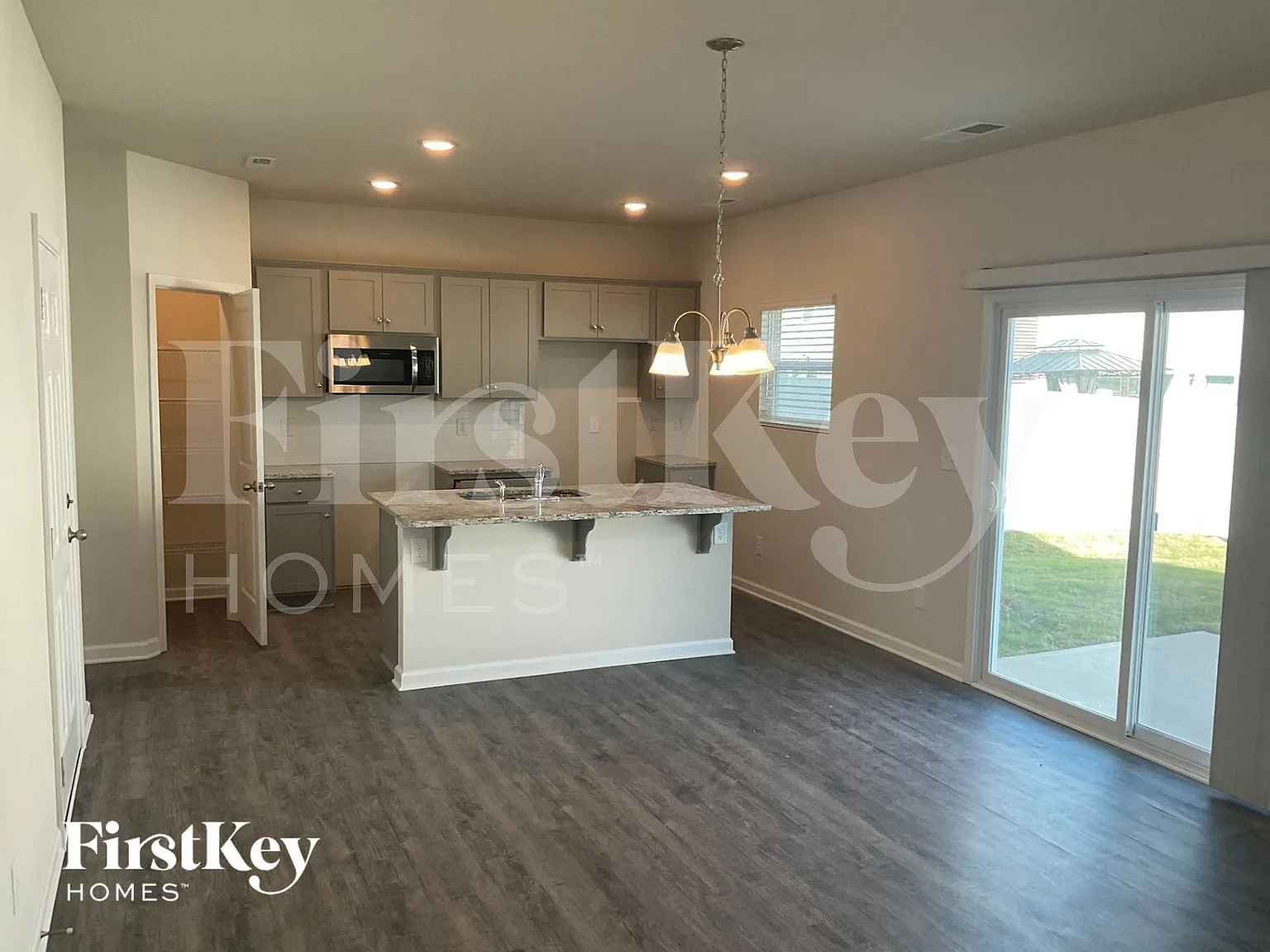 4 bed, 2.5 bath, 2106 sqft, $2,580 — Photo 3