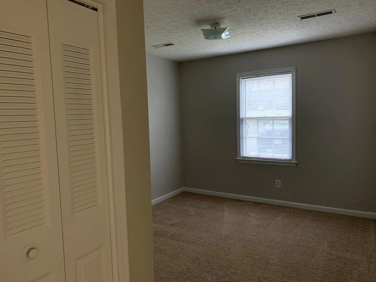 682 Laxton Road — Photo 3