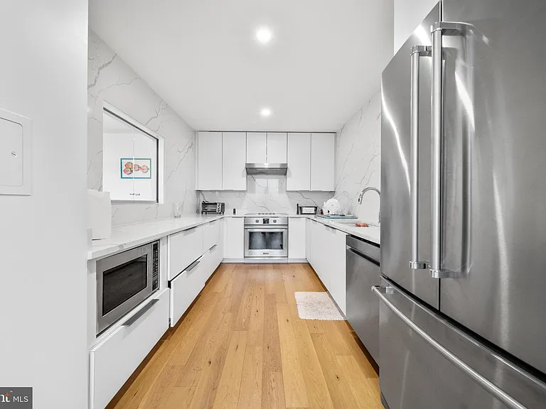501 Slaters Ln #902 — Photo 31