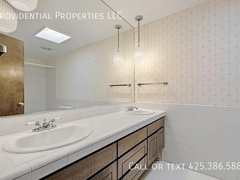 9530 NE 30th St — Photo 14