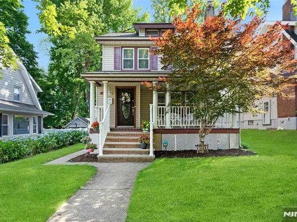 181 Selvage Ave, Teaneck, NJ 07666