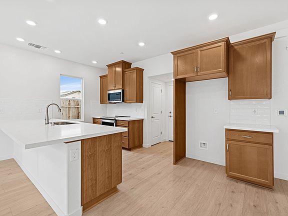 3420 Shaker Way