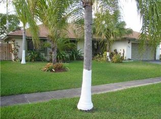 720 SW 100th Ter, Pembroke Pines, FL 33025