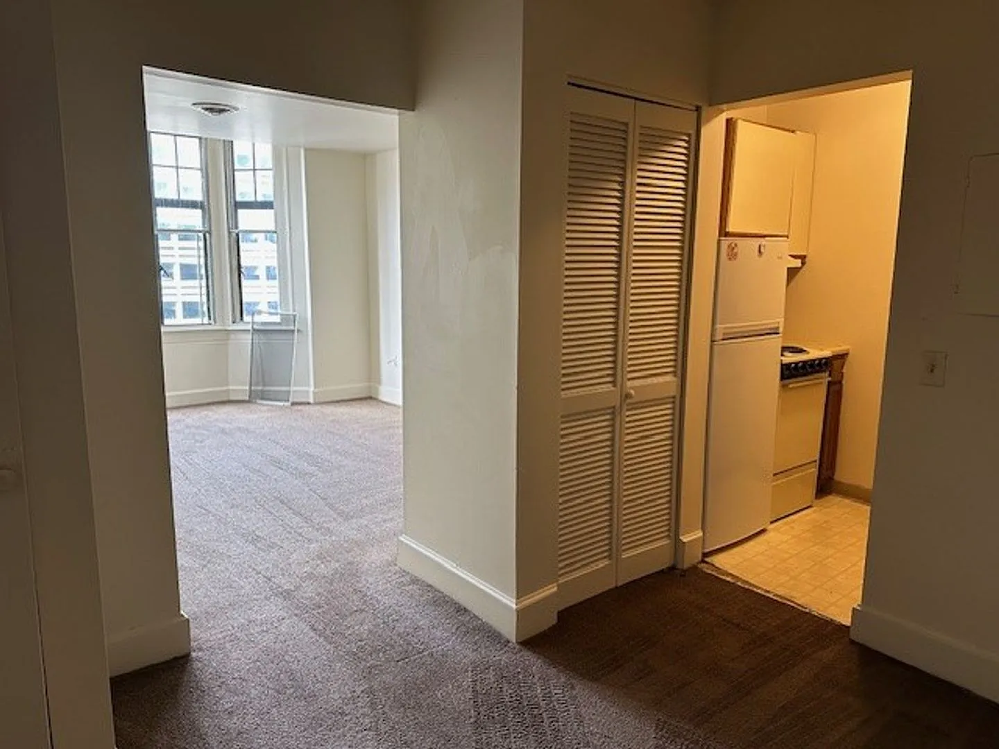 4th Floor 1 Bedroom 1 Bathroom Apartment For Rent In Harrisburg School District — Photo 2