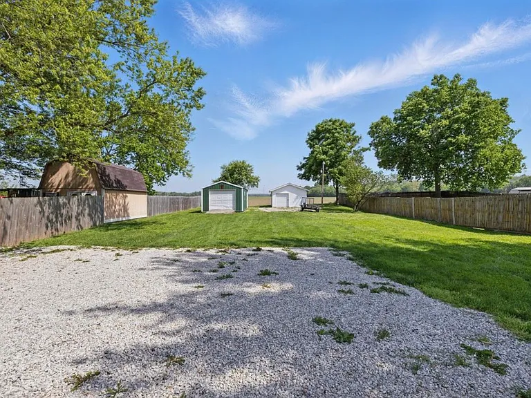 410 W Douglas St — Photo 9