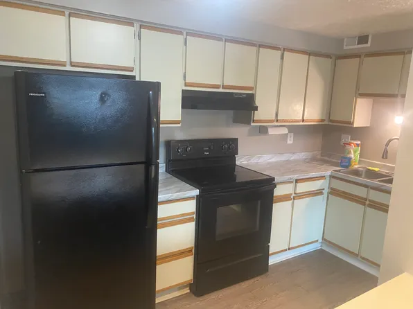 8384 Brockham Dr APT F, Alexandria, VA 22309