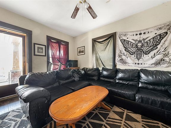 5th image of 4302 Bridgeview Ave