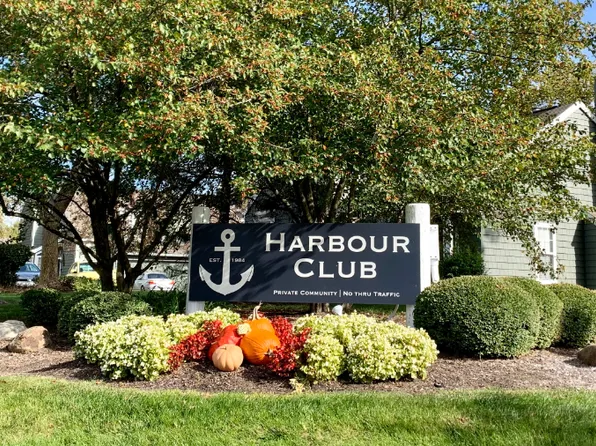 7242 Harbour Isle, Indianapolis, IN 46240