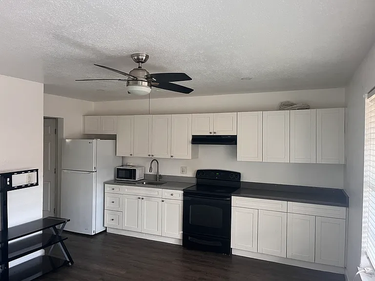 725 NW 4th Ave #2 — Photo 4