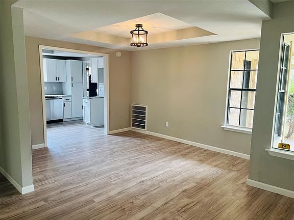 5th image of 22018 Grand Forks Dr