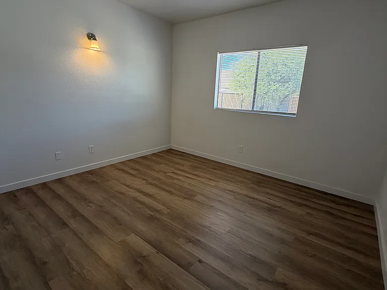 115 E King Rd — Photo 14