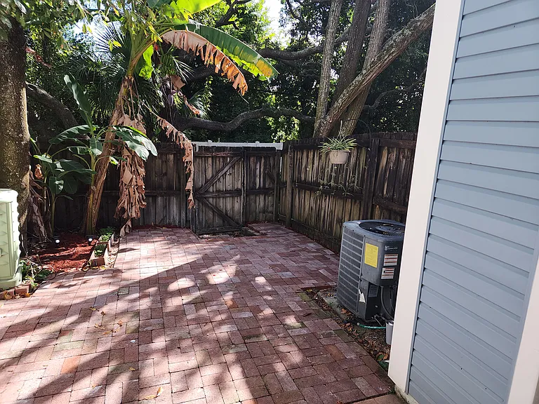 11339 Grandville Dr — Photo 7
