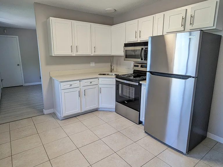 86 Sherman Ave #3 — Photo 2