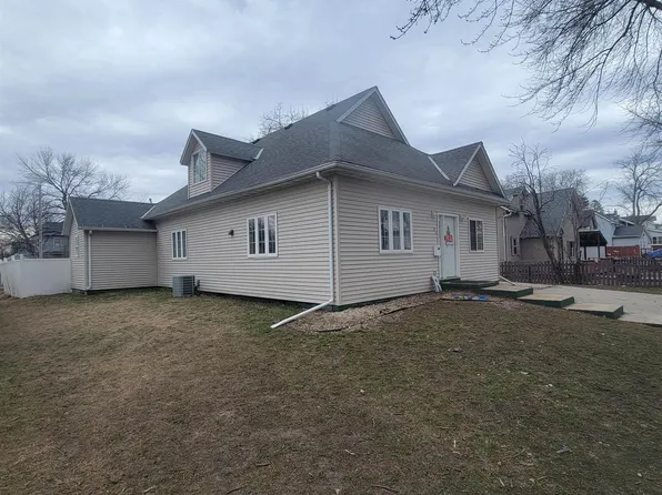 404 Ontario St, Storm Lake, IA 50588