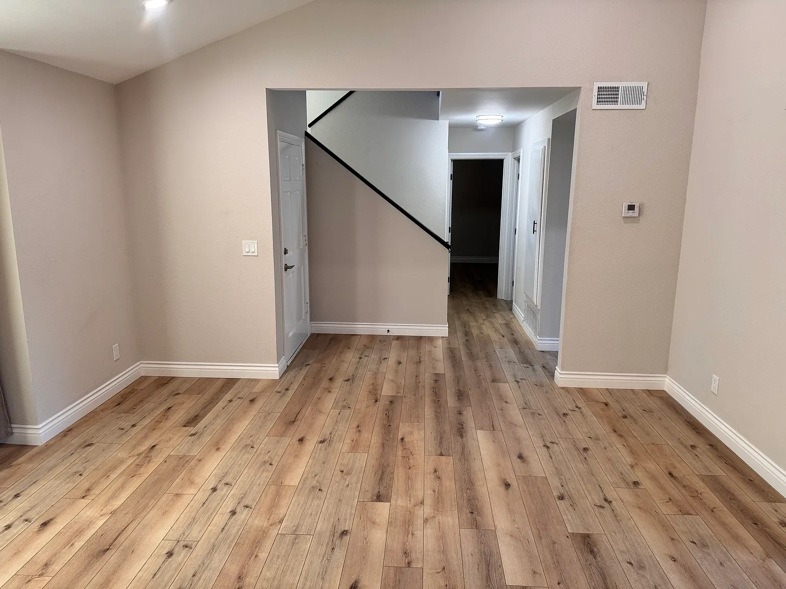 3 bed, 2.5 bath, 1600 sqft, $3,900 — Photo 3