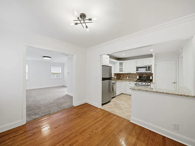 10 Lloyd Ave — Photo 12