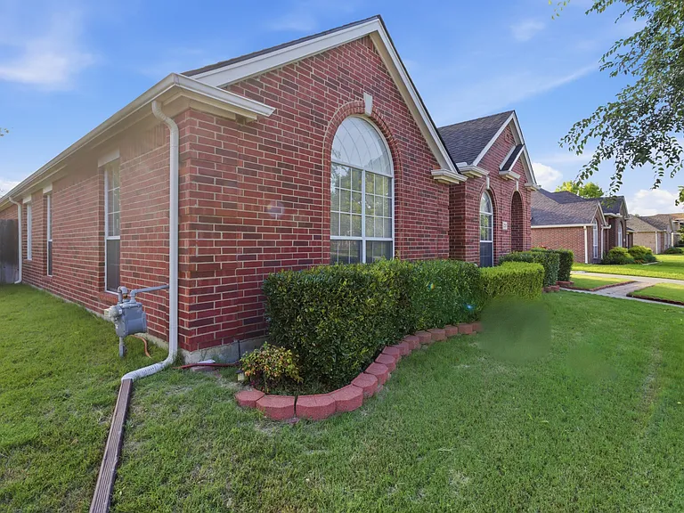 2707 Rocky Creek Dr — Photo 3