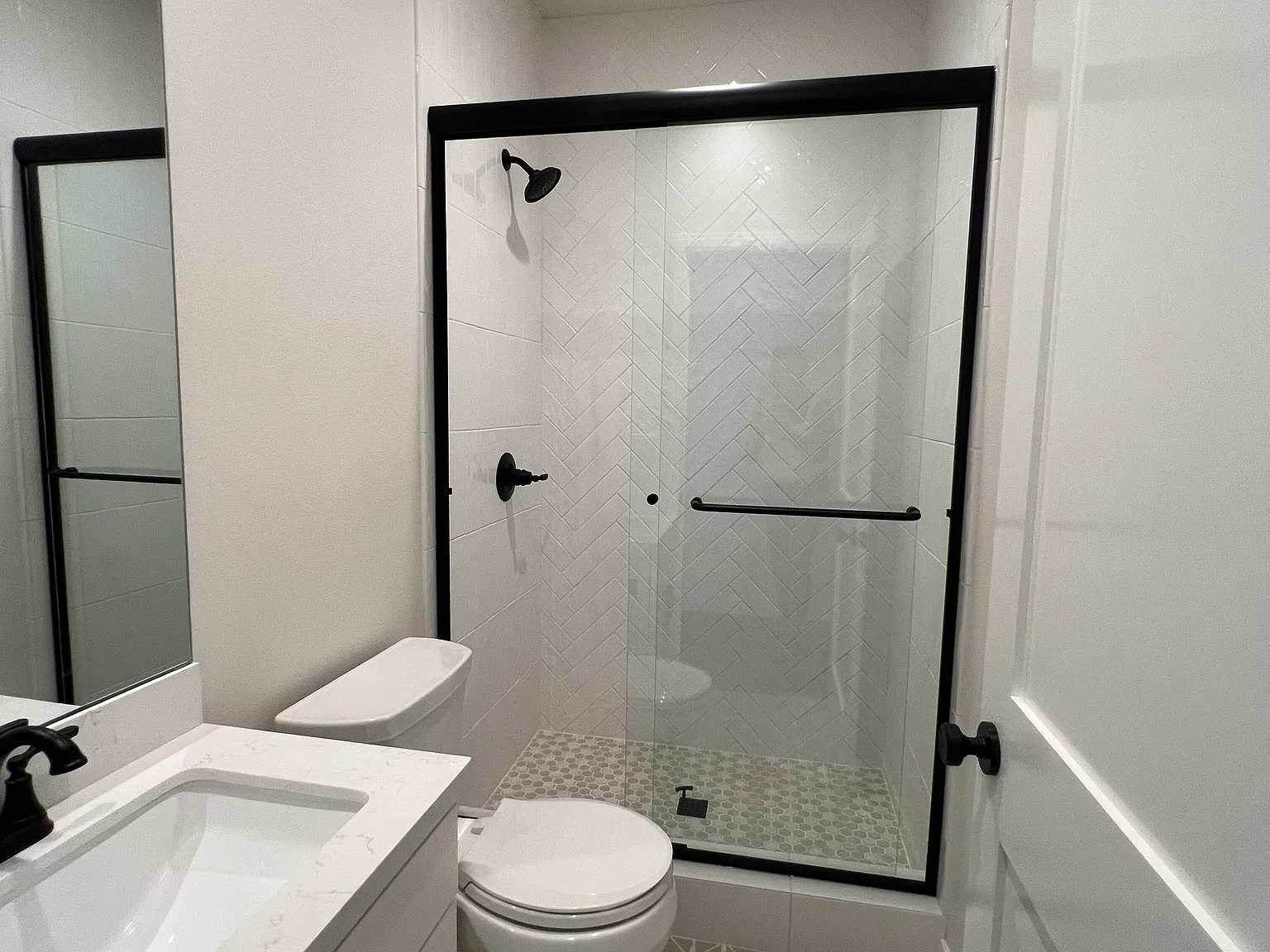 2 bed, 850 sqft, $3,200 — Photo 3